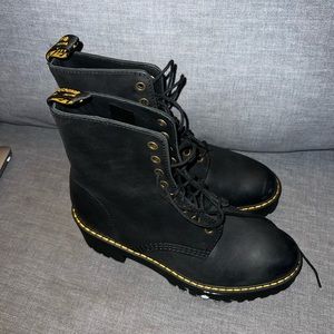 DR. MARTEN SHRIVER HI BOOTS size 9
